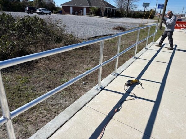 Side view of a two-row aluminum pipe with baseplate mounting or core drilled mounting.